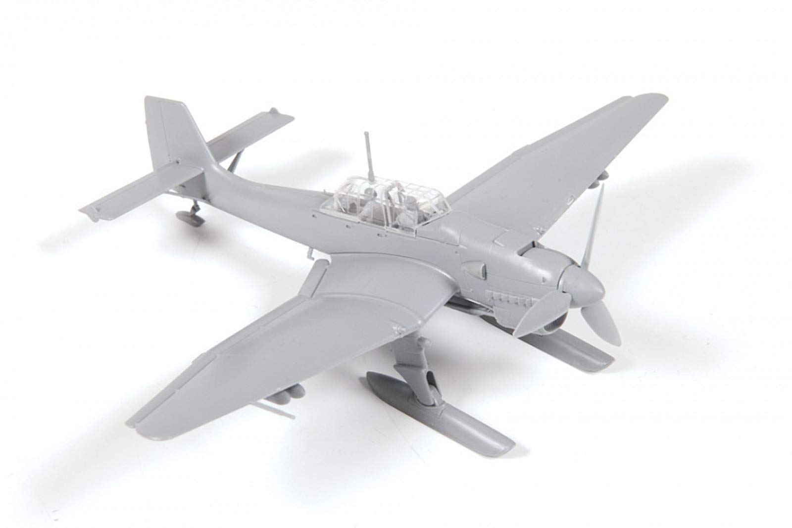 Amazon | ズベズダ 1/72 ドイツ空軍 Ju-87 B-2/U4 スツーカ w/スキー
